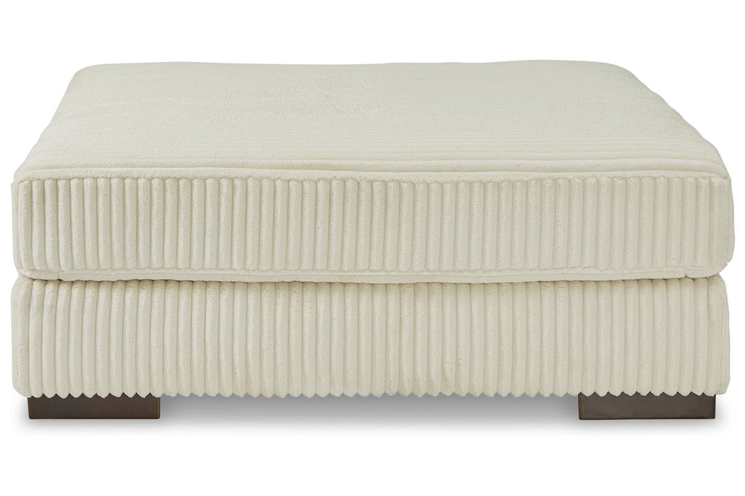 Lindyn Oversized Accent Ottoman (2110408)