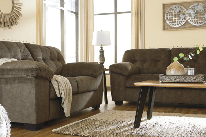 Accrington Loveseat (7050835)