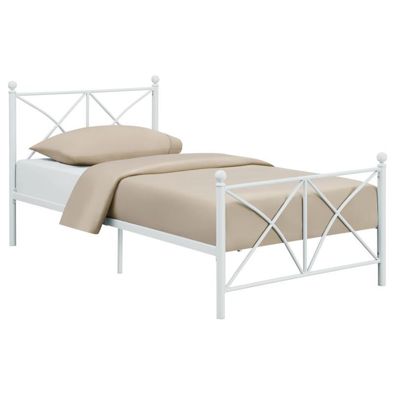 Hart Full Platform Bed White (422759F)