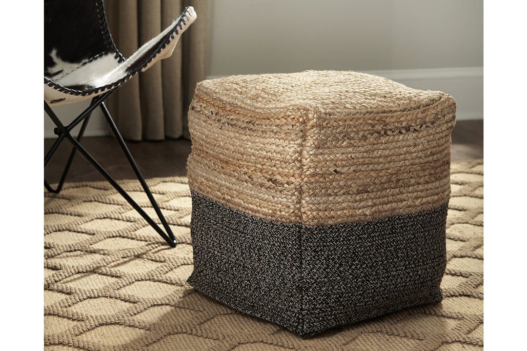 Sweed Valley Pouf (A1000422)