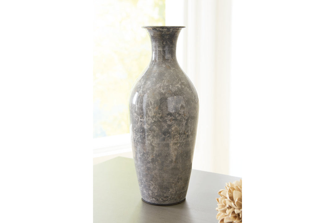 Brockwich Vase (A2000587)