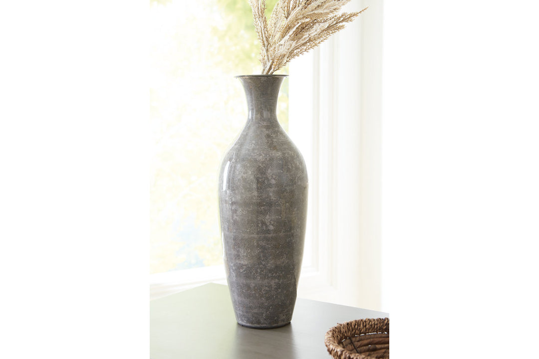 Brockwich Vase (A2000588)