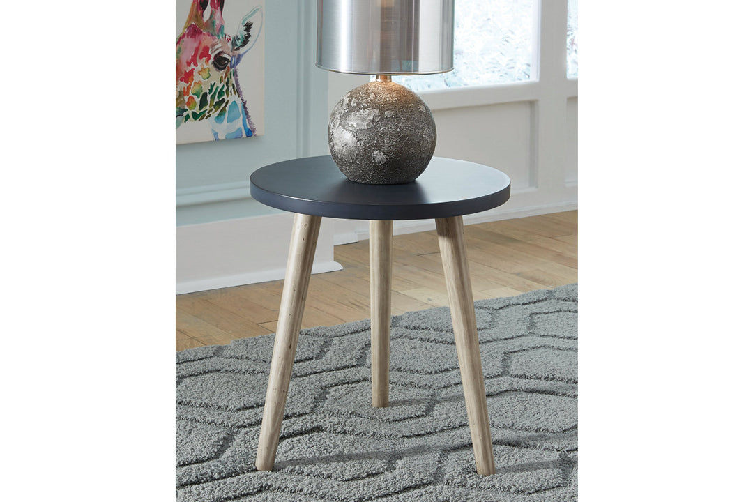 Fullersen Accent Table (A4000345)