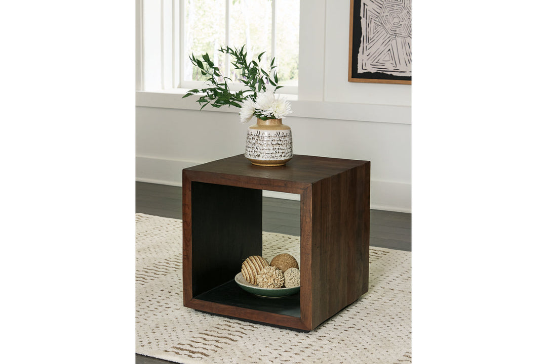 Hensington End Table (A4000555)