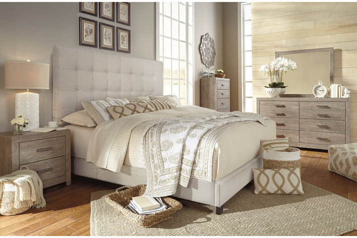 Dolante King Upholstered Bed (B130-582)