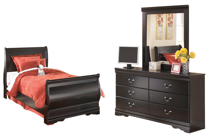 Huey Vineyard Full Sleigh Bed with Dresser and Mirror (B128B10)