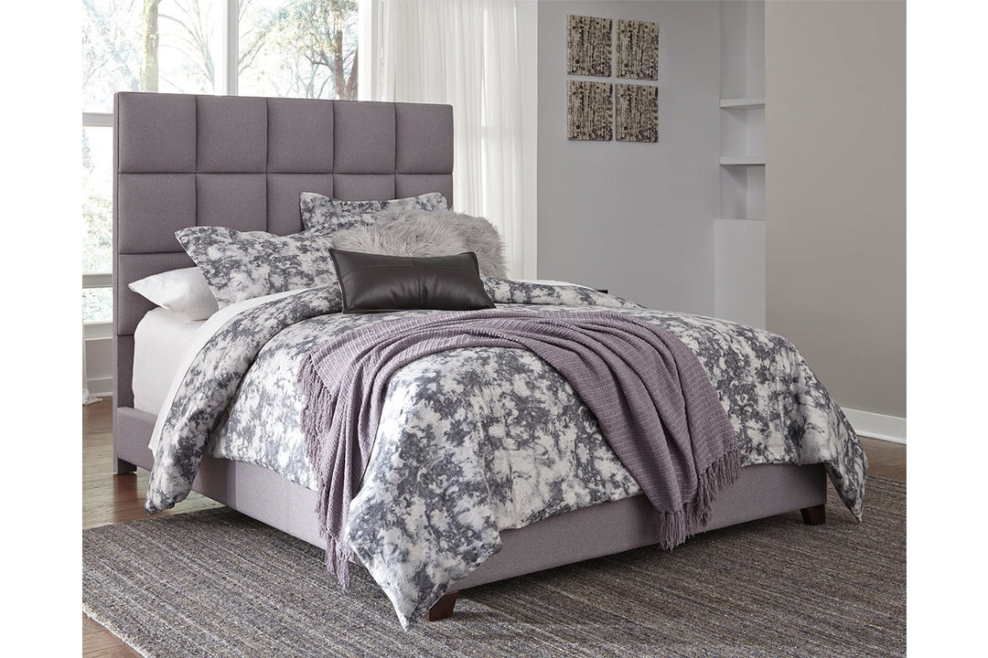 Dolante Queen Upholstered Bed (B130-381)