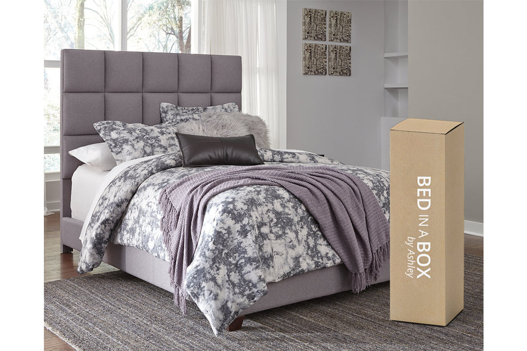 Dolante Queen Upholstered Bed (B130-381)