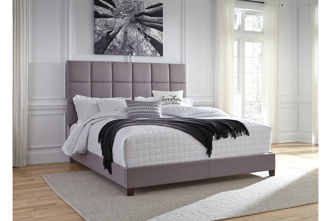 Dolante King Upholstered Bed (B130-382)