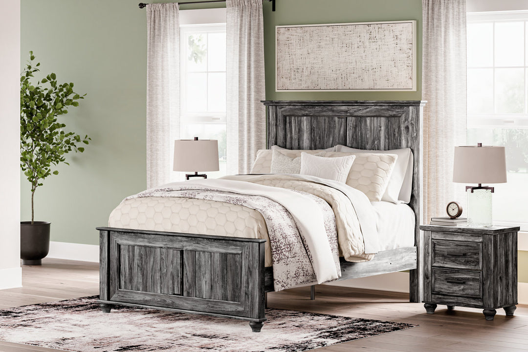 Thyven Queen Panel Bed (B2472B2)