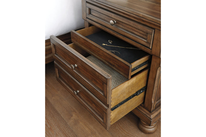 Flynnter Nightstand (B719-92)