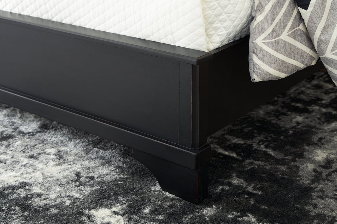 Chylanta Queen Sleigh Bed (B739B2)