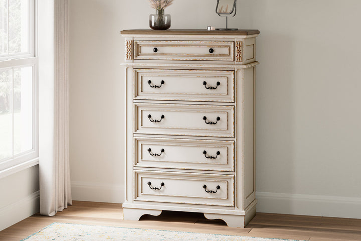 Realyn Chest of Drawers (B743-46)