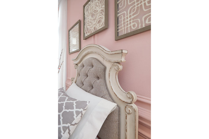 Realyn California King Upholstered Panel Bed (B743B7)