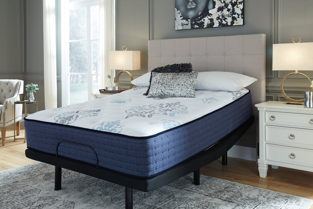 Mt Dana Plush Full Mattress (M62221)