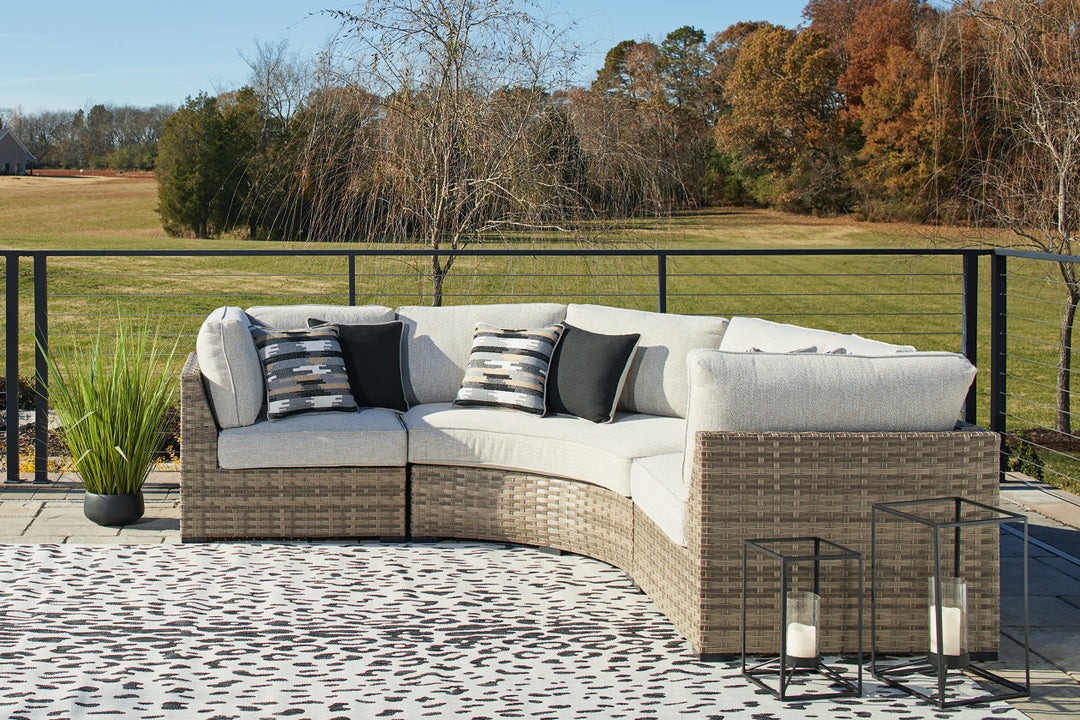 Calworth 3-Piece Outdoor Sectional (P458P9)