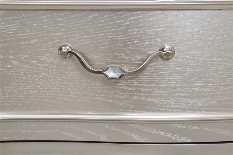 Evangeline 4-piece Upholstered Platform Queen Bedroom Set Ivory and Silver Oak (223391Q-S4)