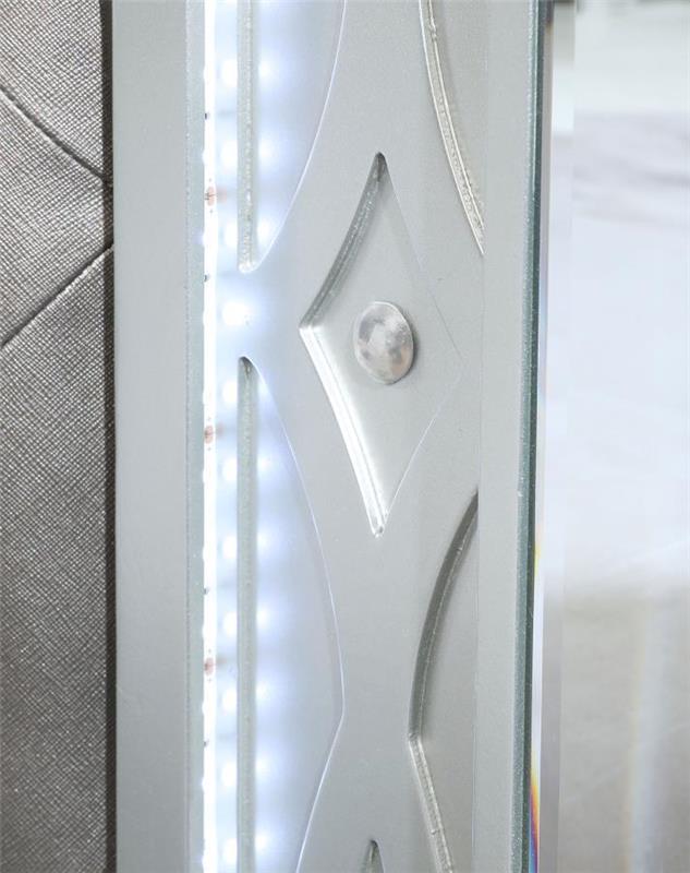 Gunnison 5-piece Queen Bedroom Set with LED Lighting Silver Metallic (223211Q-S5)
