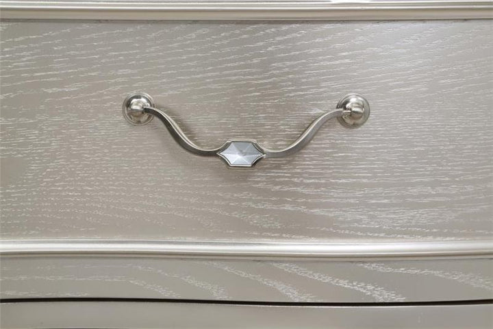 Evangeline 4-drawer Sideboard Server with Faux Diamond Trim Silver Oak (107555)